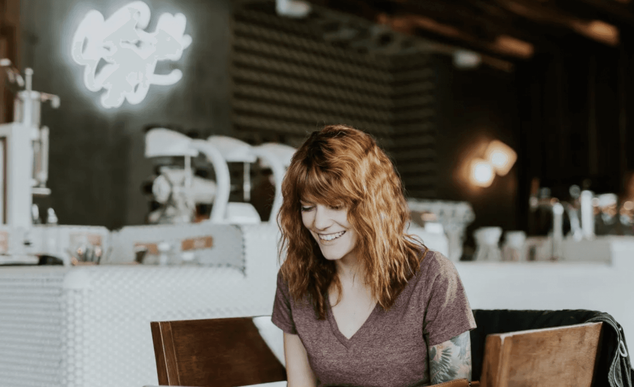 How to Present Yourself Online to Book Jobs in the Entertainment Industry